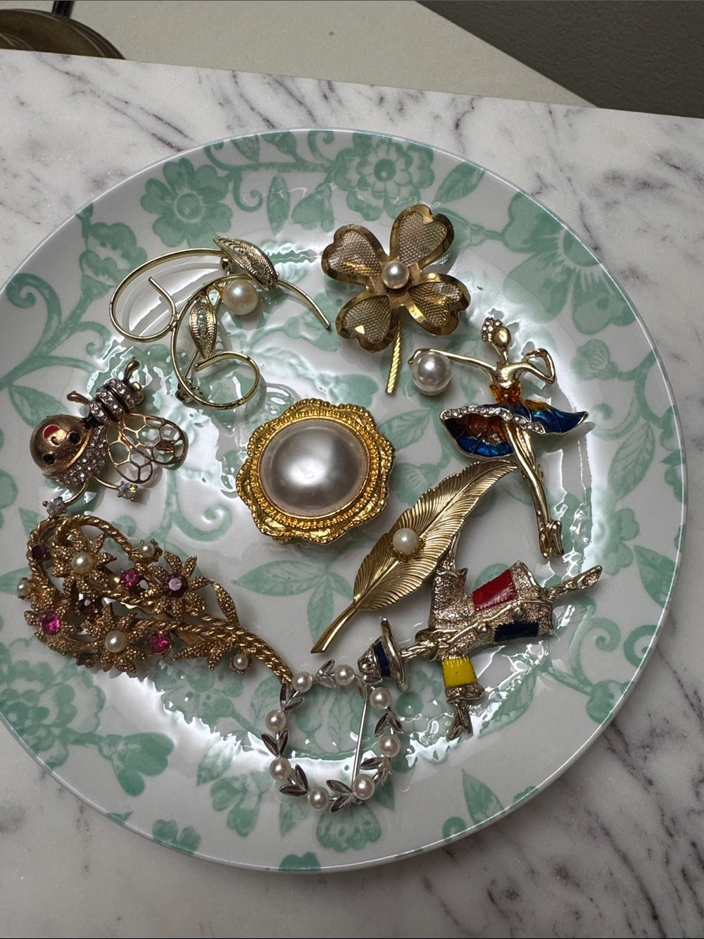Assorted Gold-Tone Faux Pearl Floral Brooches & tray - Women Jewelry